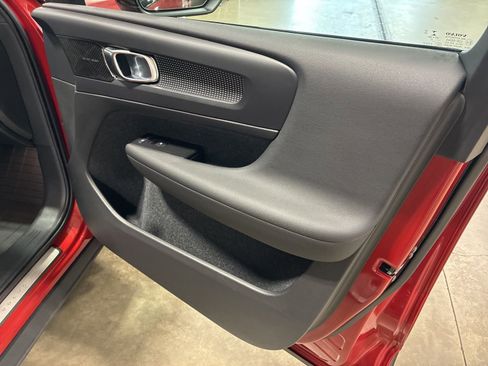 Used 2021 Volvo XC40 T5 R-Design w/ Advanced Package image 17