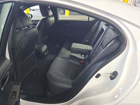 Used 2024 Lexus IS 500 RWD image 8