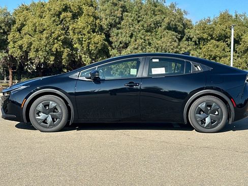 New 2026 Toyota Prius Plug-In Hybrid FWD image 9