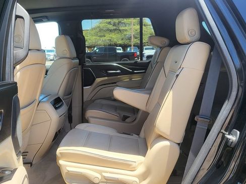 Used 2021 Cadillac Escalade Premium Luxury AWD/4WD image 26