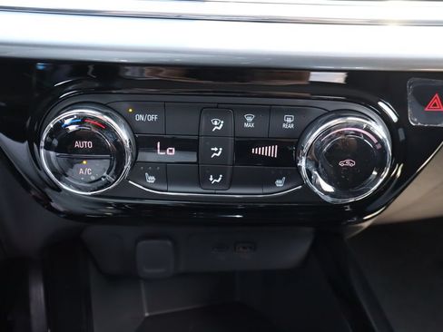 New 2026 Chevrolet Trax LT w/ LT Convenience Package FWD image 9