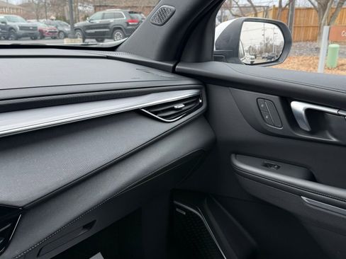 Used 2025 Buick Enclave Preferred image 38