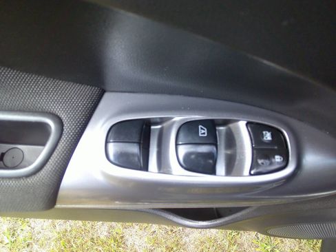 Used 2011 Nissan Juke SL image 19