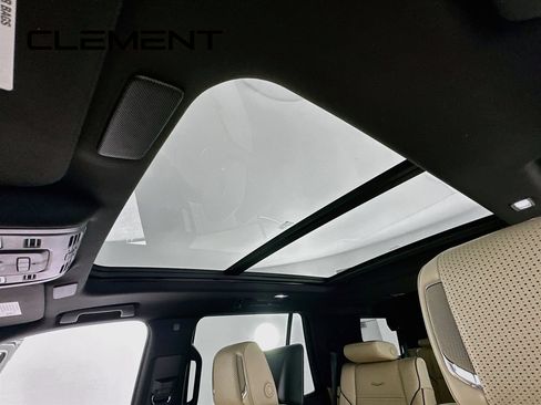 Used 2021 Cadillac Escalade Premium Luxury AWD/4WD image 26