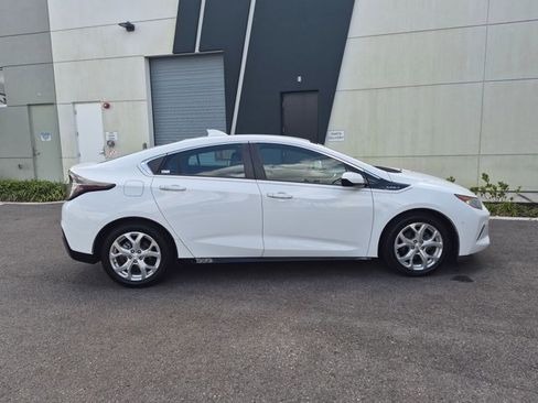 Used 2018 Chevrolet Volt Premier w/ Driver Confidence Package image 4