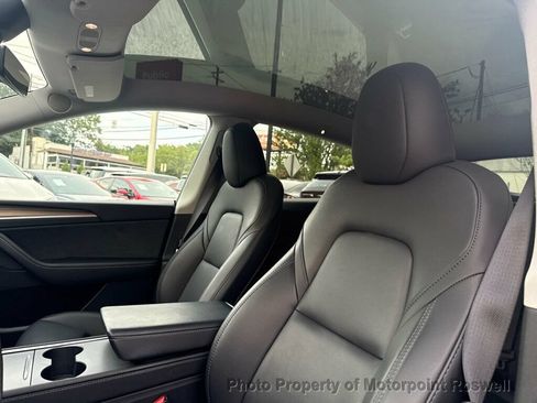 Used 2024 Tesla Model Y 2WD image 11