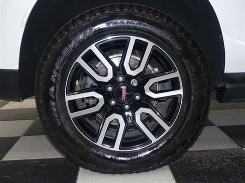 Used 2022 GMC Yukon XL AT4 image 41