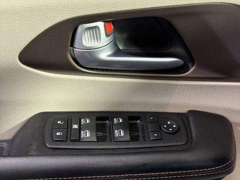 Used 2018 Chrysler Pacifica Touring-L Plus w/ Advanced Safetytec Group FWD image 35