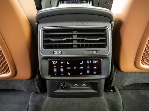 Used 2022 Audi Q8 Premium Plus w/ Premium Plus Package image 20