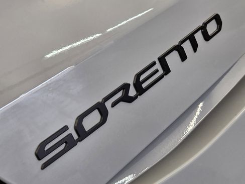 Used 2025 Kia Sorento SX image 12