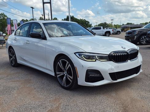Used 2021 BMW 330i xDrive Sedan w/ Executive Package AWD/4WD image 8