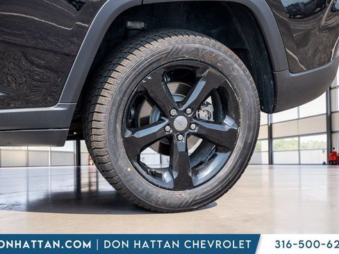 Used 2023 Jeep Grand Cherokee Limited w/ Black Appearance Package AWD/4WD image 37