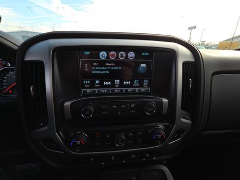 Used 2018 GMC Sierra 2500 SLT w/ Suspension Package, Off-Road image 11