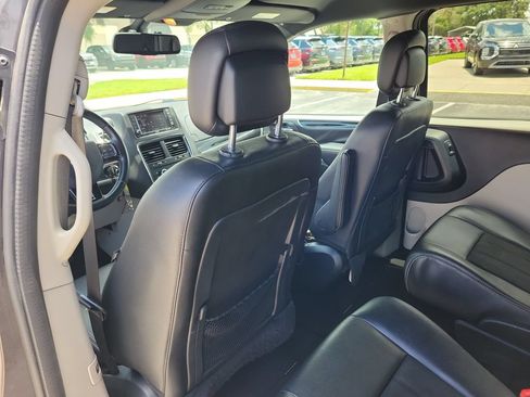 Used 2019 Dodge Grand Caravan SXT FWD image 8