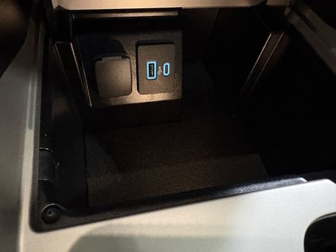 Certified 2022 Ford Explorer XLT w/ Equipment Group 202A image 11