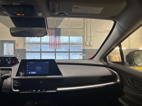 Used 2025 Toyota Prius LE image 33