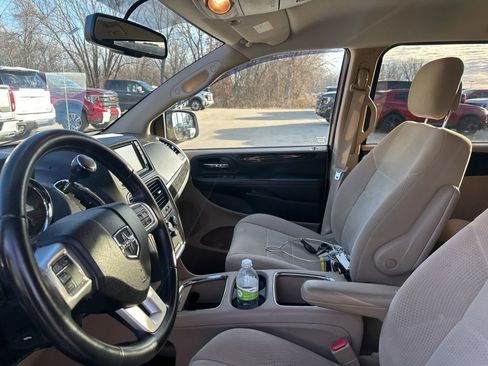 Used 2014 Dodge Grand Caravan SXT w/ UConnect Hands-Free Group image 16