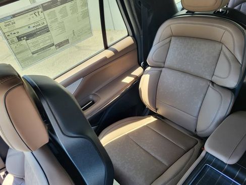 New 2026 Lincoln Navigator L Black Label AWD/4WD image 13