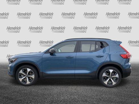 Used 2025 Volvo XC40 B5 Plus image 7