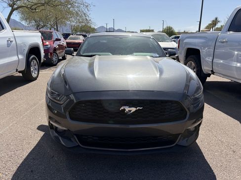 Used 2017 Ford Mustang Coupe RWD image 3