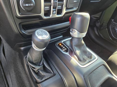 Used 2021 Jeep Wrangler Unlimited Sahara AWD/4WD image 19
