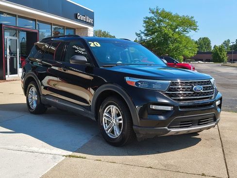 Used 2020 Ford Explorer XLT w/ Equipment Group 202A AWD/4WD image 15