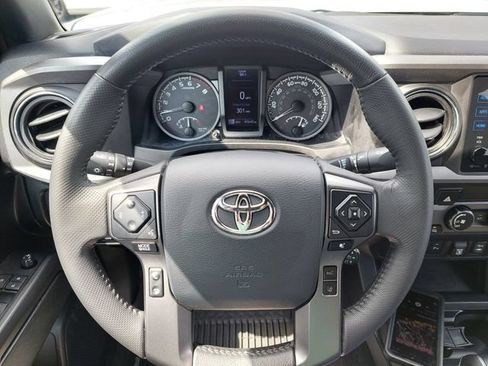 Used 2019 Toyota Tacoma TRD Off-Road w/ Technology Package AWD/4WD image 31