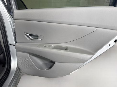 Used 2022 Hyundai Elantra SEL FWD image 28