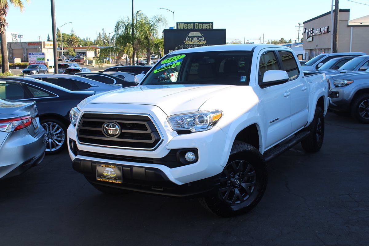 Used 2023 Toyota Tacoma SR5 AWD/4WD image 38