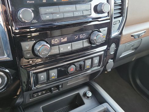 Used 2020 Nissan Titan Platinum Reserve w/ Moonroof Package image 21