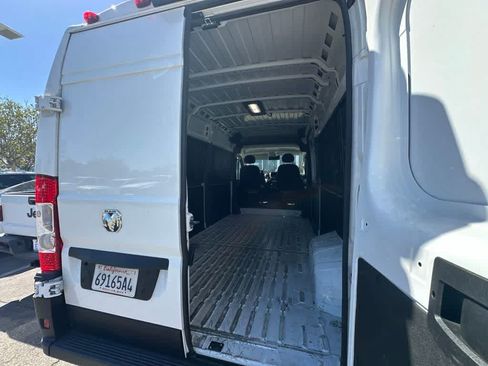Used 2025 RAM ProMaster 2500 w/ Convenience Group FWD image 9