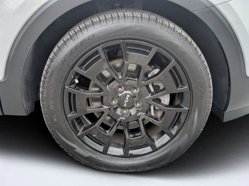 Used 2022 Kia Telluride SX w/ SX Prestige Package image 11