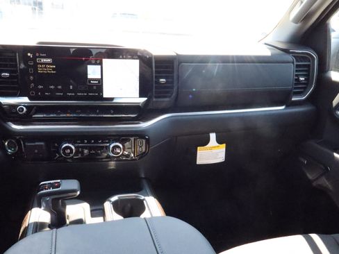 New 2025 GMC Sierra 1500 Elevation image 11