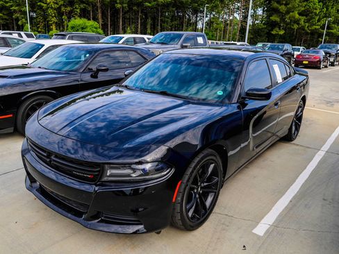 Used 2023 Dodge Charger SXT w/ Blacktop Package RWD image 1