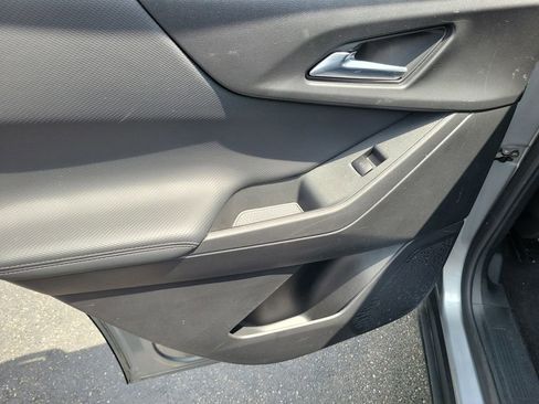 Used 2025 Chevrolet Equinox LT FWD image 16