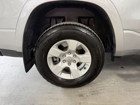 Used 2025 RAM 1500 Big Horn AWD/4WD image 5