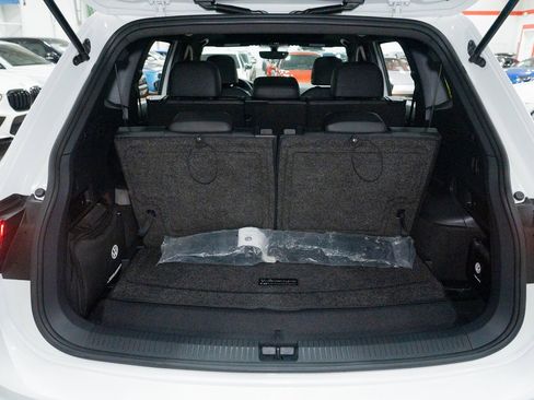 Used 2020 Volkswagen Tiguan SE R-Line w/ 3rd Row Seat Package image 26