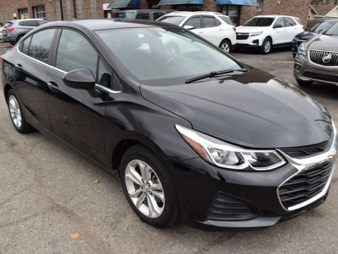 Used 2019 Chevrolet Cruze LT image 4