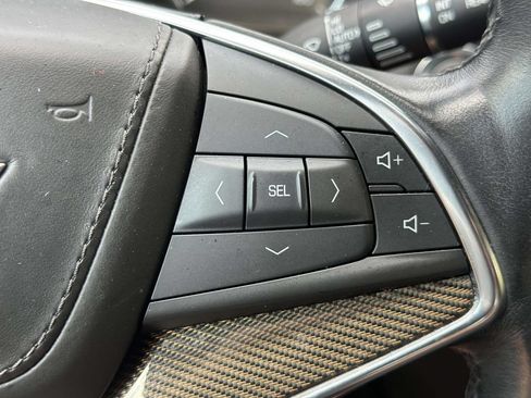 Used 2019 Cadillac XT5 Platinum AWD/4WD image 38