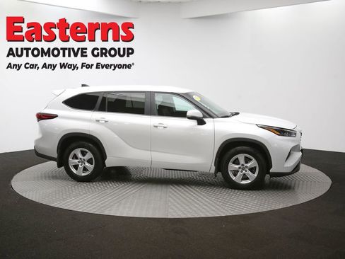 Used 2023 Toyota Highlander LE image 46