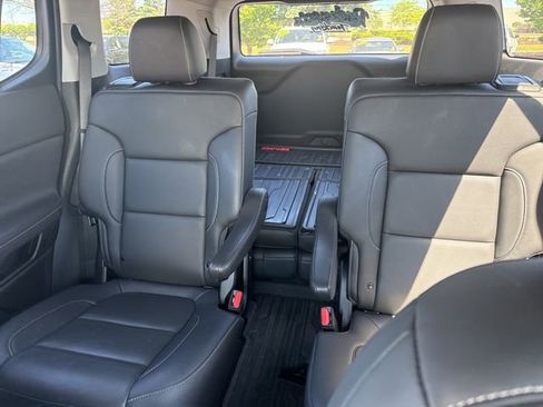 Used 2023 GMC Acadia SLT w/ Elevation Edition AWD/4WD image 4