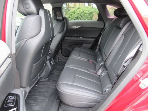 Certified 2025 Cadillac Optiq Sport 2 w/ LPO, Floor Liner Package AWD/4WD image 36