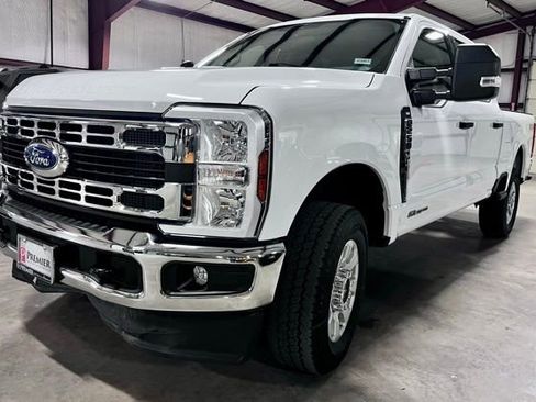 Used 2024 Ford F250 XLT w/ FX4 Off-Road Package AWD/4WD image 6
