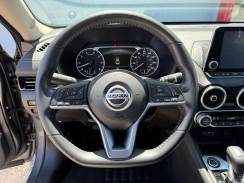 Certified 2020 Nissan Sentra SV FWD image 18