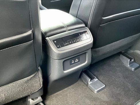 Used 2023 Nissan Pathfinder SL image 10