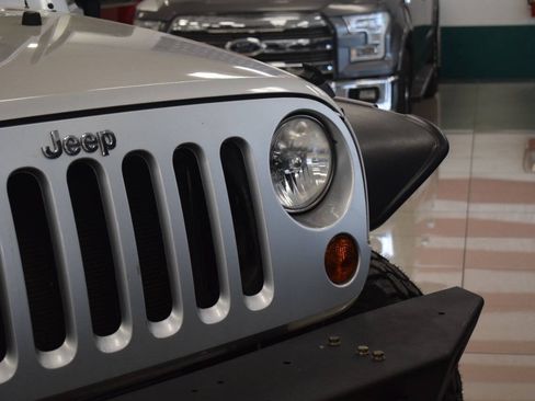 Used 2011 Jeep Wrangler Rubicon w/ Trailer Tow Group AWD/4WD image 7