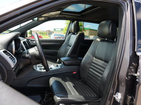 Used 2018 Jeep Grand Cherokee Limited AWD/4WD image 12