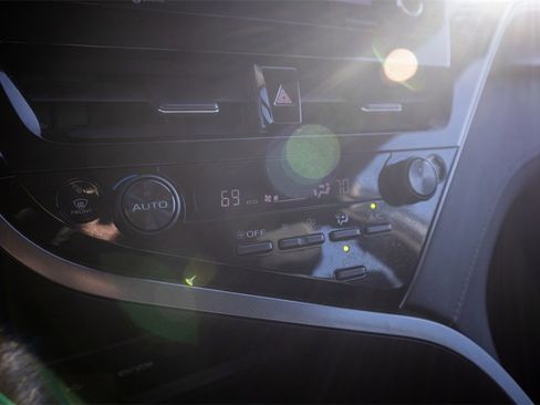 Used 2023 Toyota Camry SE image 19