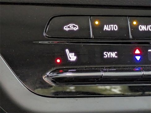 Used 2023 Buick Envision Essence image 25