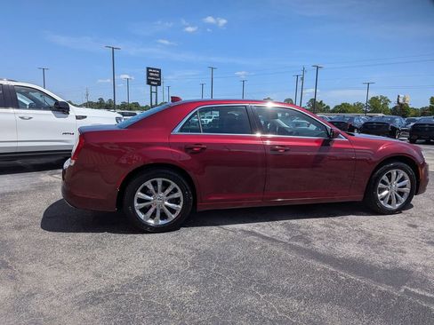 Used 2020 Chrysler 300 Touring AWD/4WD image 5
